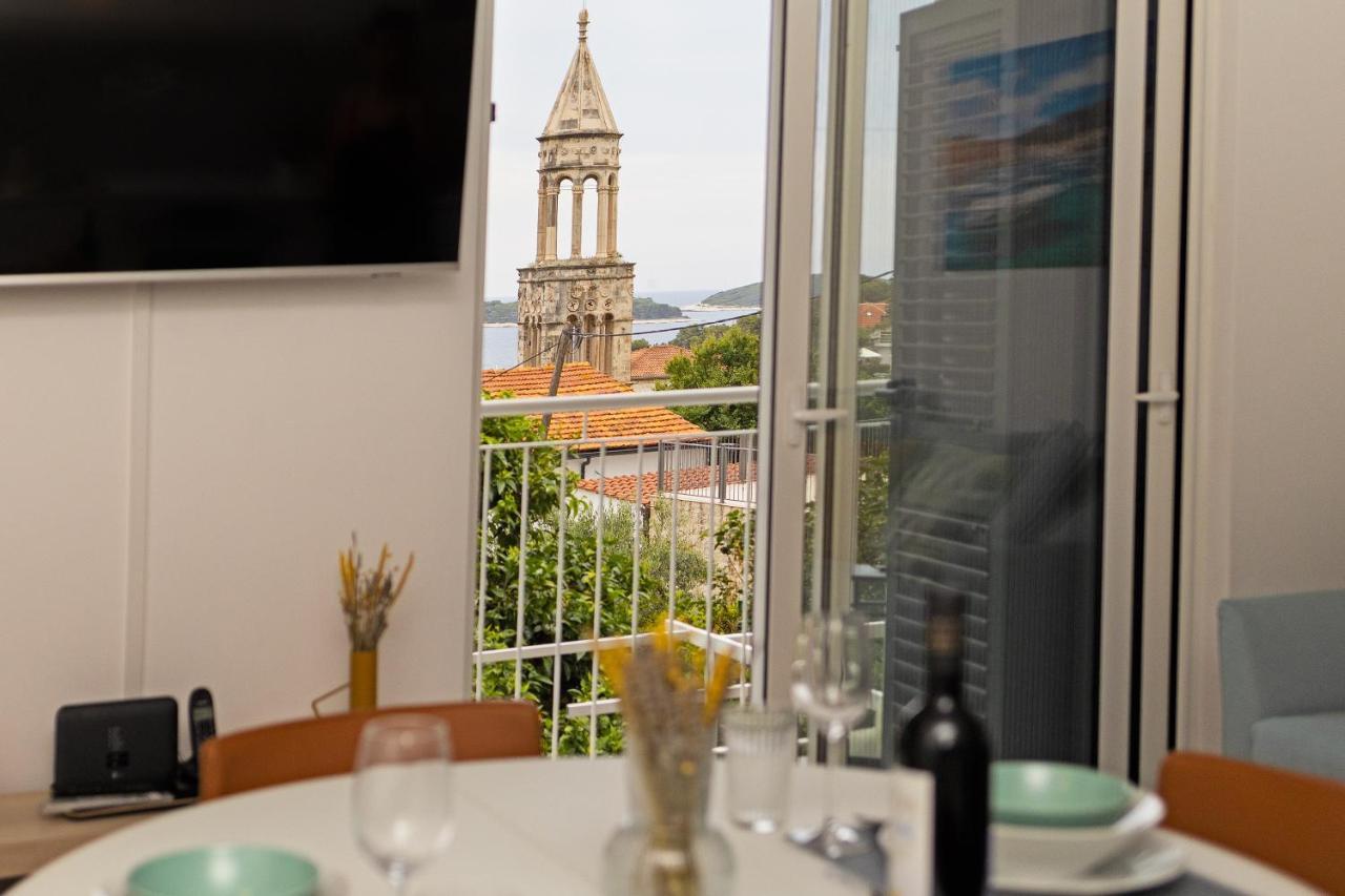 Jesliving Hvar - 2 Bedroom Elegant Apartment With Sea View In Historic Center Of Хвар Екстериор снимка