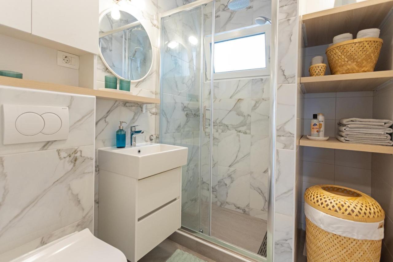Jesliving Hvar - 2 Bedroom Elegant Apartment With Sea View In Historic Center Of Хвар Екстериор снимка