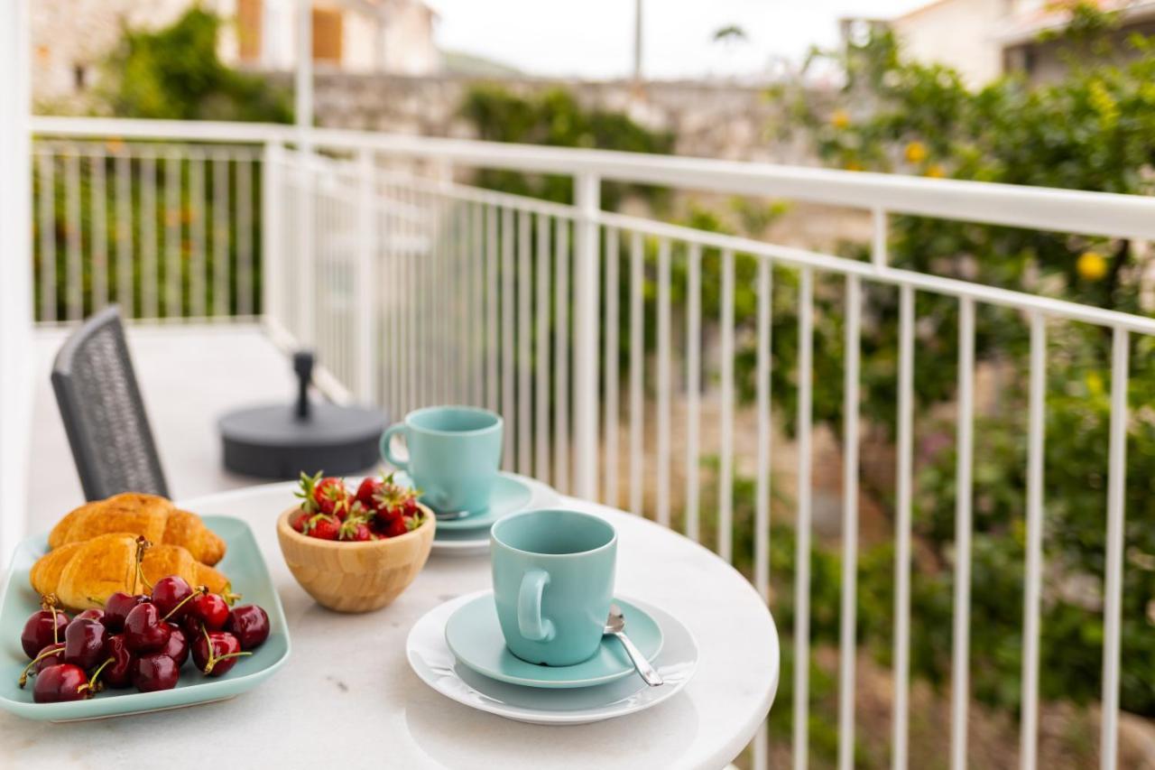 Jesliving Hvar - 2 Bedroom Elegant Apartment With Sea View In Historic Center Of Хвар Екстериор снимка