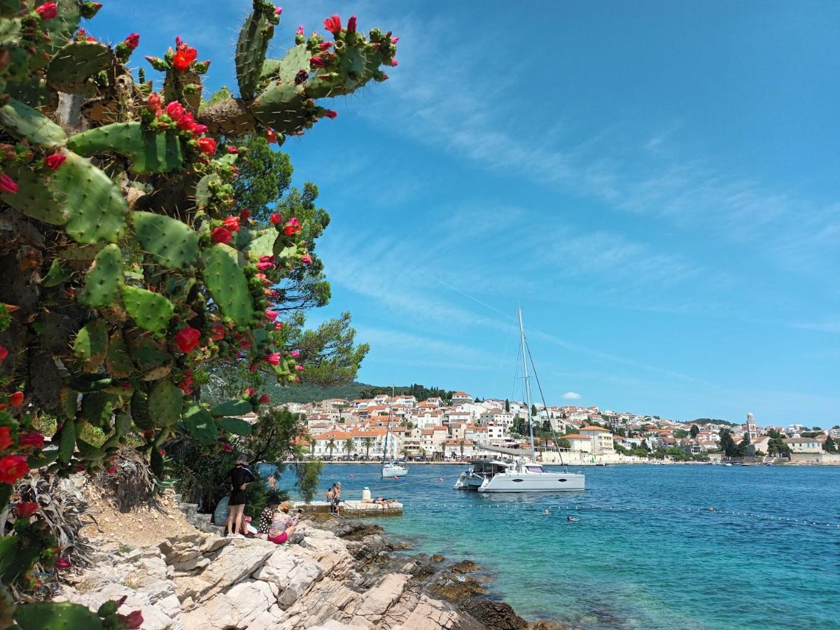 Jesliving Hvar - 2 Bedroom Elegant Apartment With Sea View In Historic Center Of Хвар Екстериор снимка