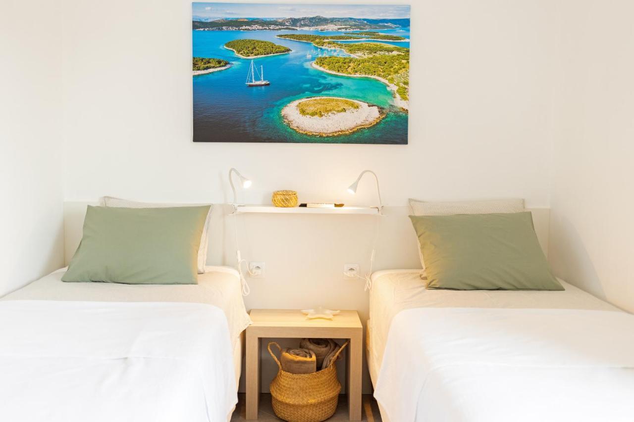 Jesliving Hvar - 2 Bedroom Elegant Apartment With Sea View In Historic Center Of Хвар Екстериор снимка