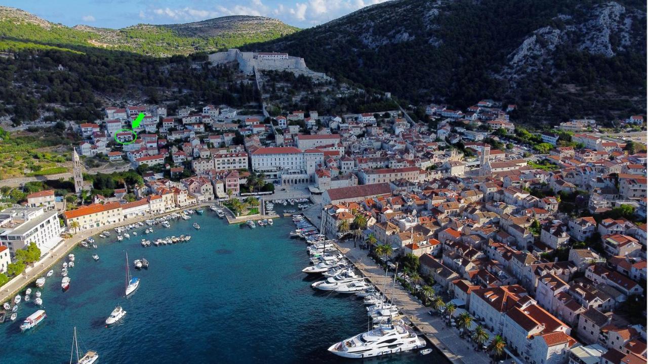 Jesliving Hvar - 2 Bedroom Elegant Apartment With Sea View In Historic Center Of Хвар Екстериор снимка