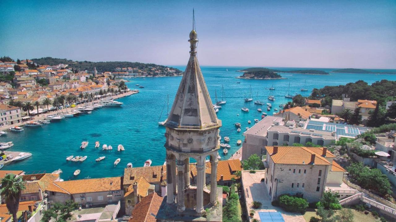 Jesliving Hvar - 2 Bedroom Elegant Apartment With Sea View In Historic Center Of Хвар Екстериор снимка
