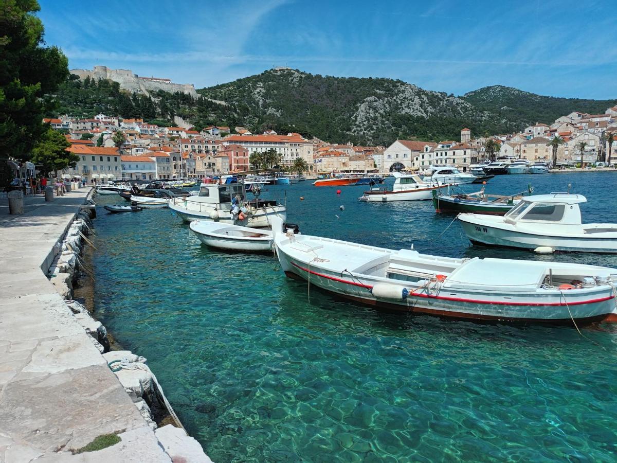 Jesliving Hvar - 2 Bedroom Elegant Apartment With Sea View In Historic Center Of Хвар Екстериор снимка