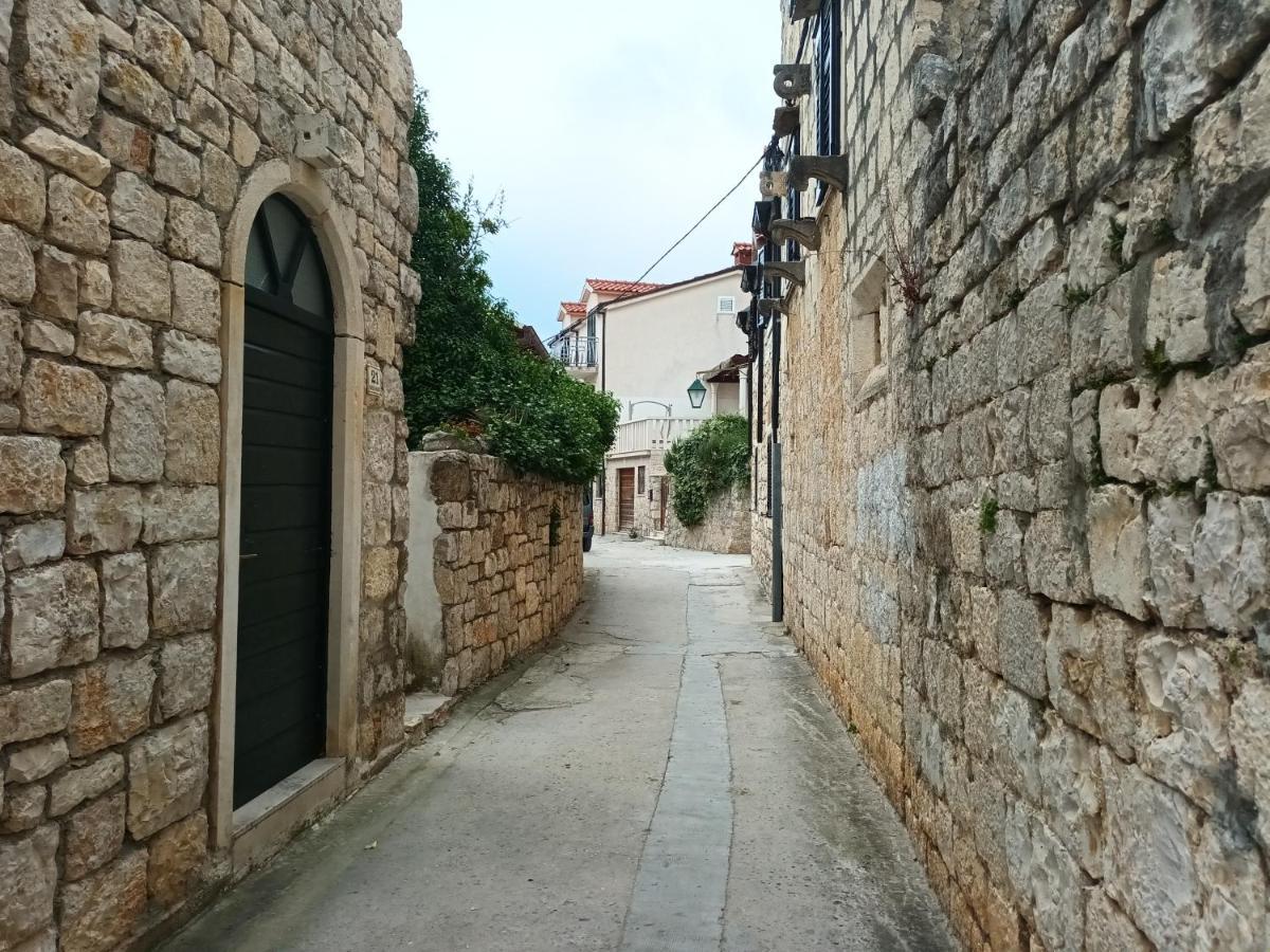 Jesliving Hvar - 2 Bedroom Elegant Apartment With Sea View In Historic Center Of Хвар Екстериор снимка