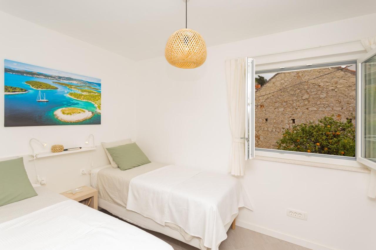 Jesliving Hvar - 2 Bedroom Elegant Apartment With Sea View In Historic Center Of Хвар Екстериор снимка