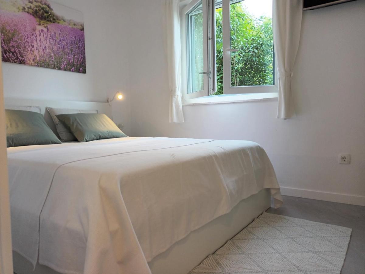 Jesliving Hvar - 2 Bedroom Elegant Apartment With Sea View In Historic Center Of Хвар Екстериор снимка