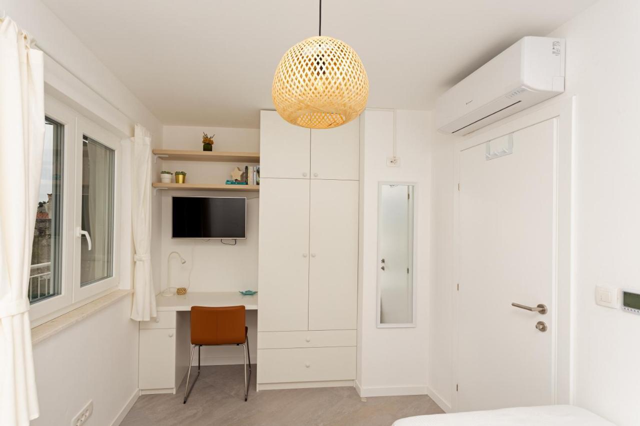 Jesliving Hvar - 2 Bedroom Elegant Apartment With Sea View In Historic Center Of Хвар Екстериор снимка