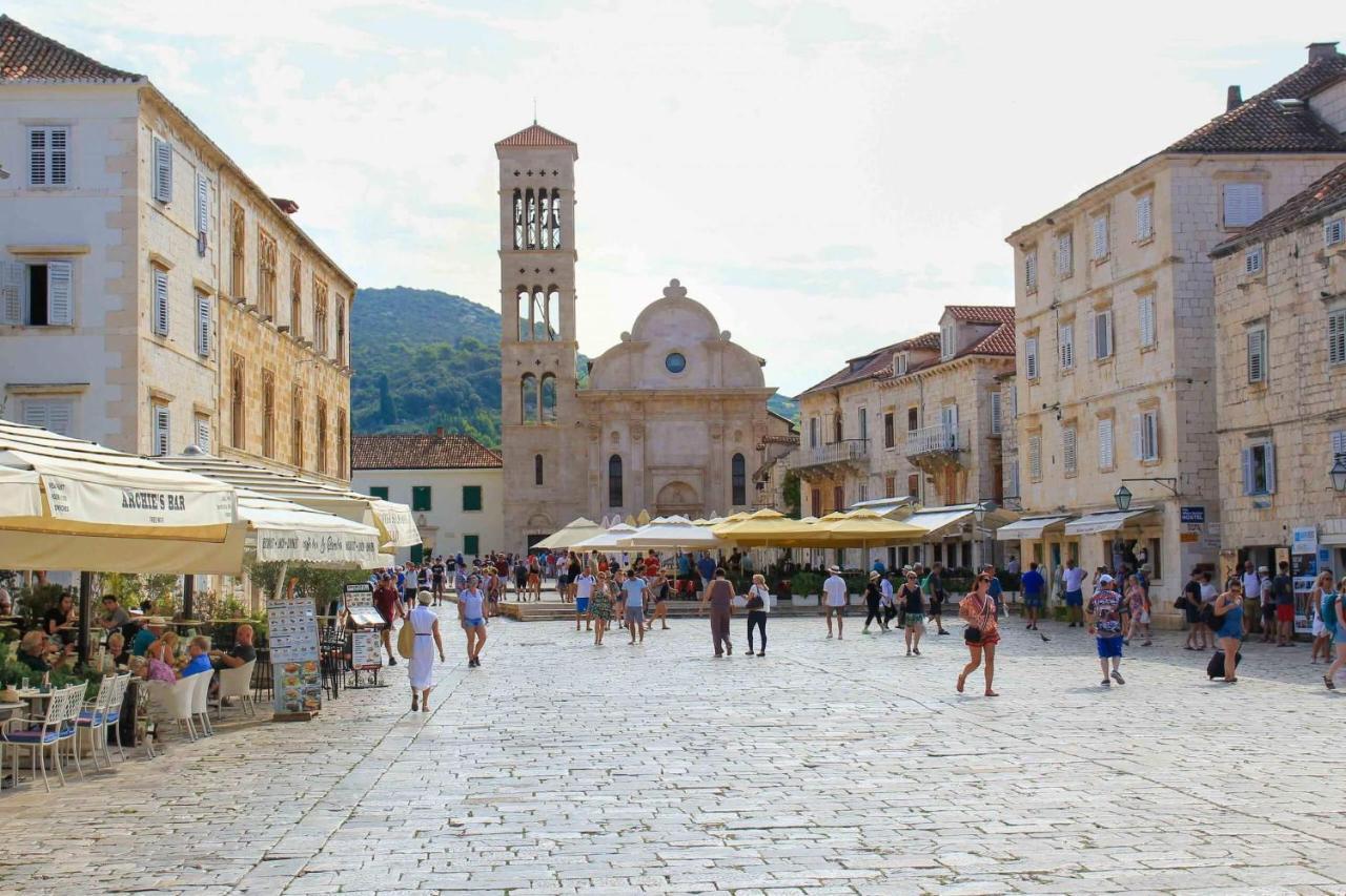 Jesliving Hvar - 2 Bedroom Elegant Apartment With Sea View In Historic Center Of Хвар Екстериор снимка