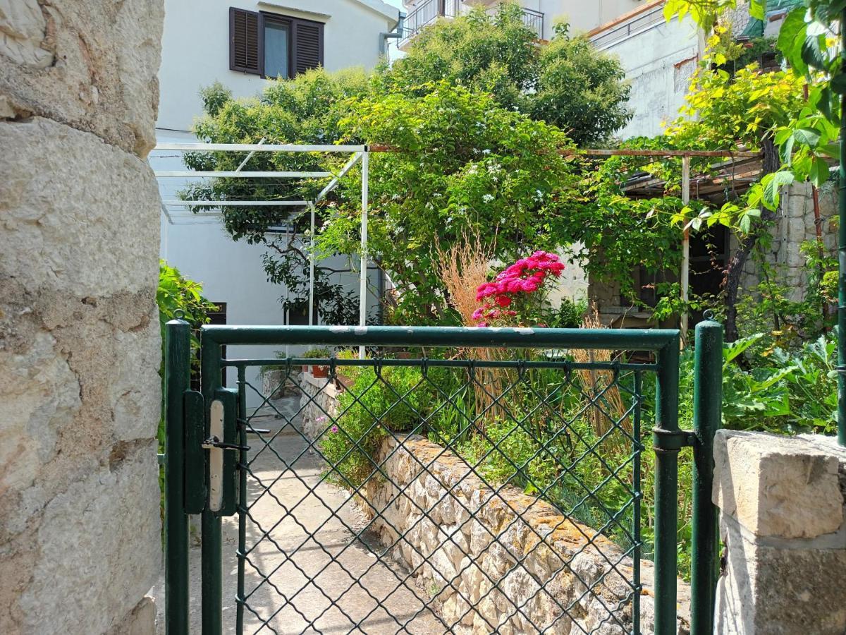 Jesliving Hvar - 2 Bedroom Elegant Apartment With Sea View In Historic Center Of Хвар Екстериор снимка