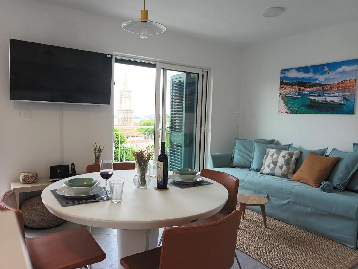 Jesliving Hvar - 2 Bedroom Elegant Apartment With Sea View In Historic Center Of Хвар Екстериор снимка