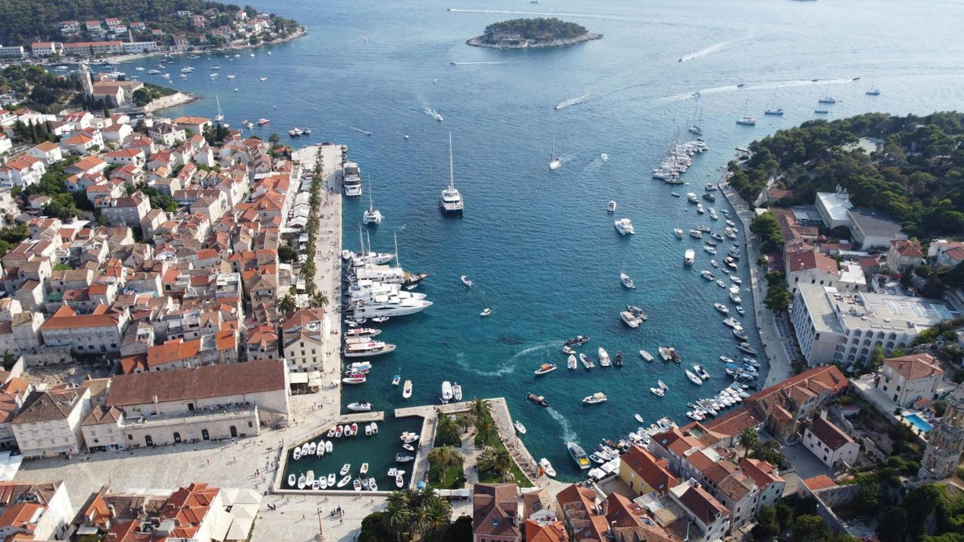 Jesliving Hvar - 2 Bedroom Elegant Apartment With Sea View In Historic Center Of Хвар Екстериор снимка