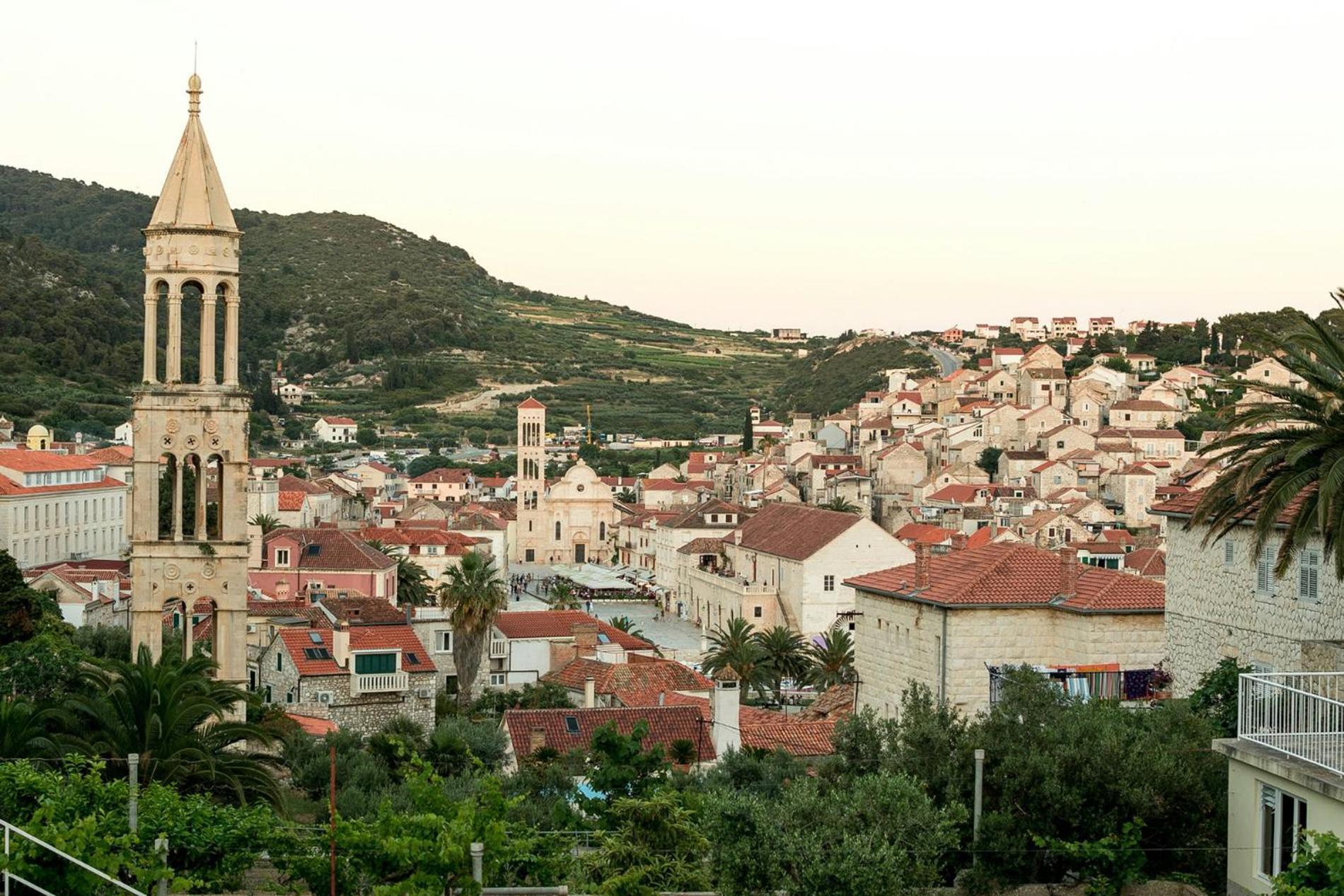 Jesliving Hvar - 2 Bedroom Elegant Apartment With Sea View In Historic Center Of Хвар Екстериор снимка