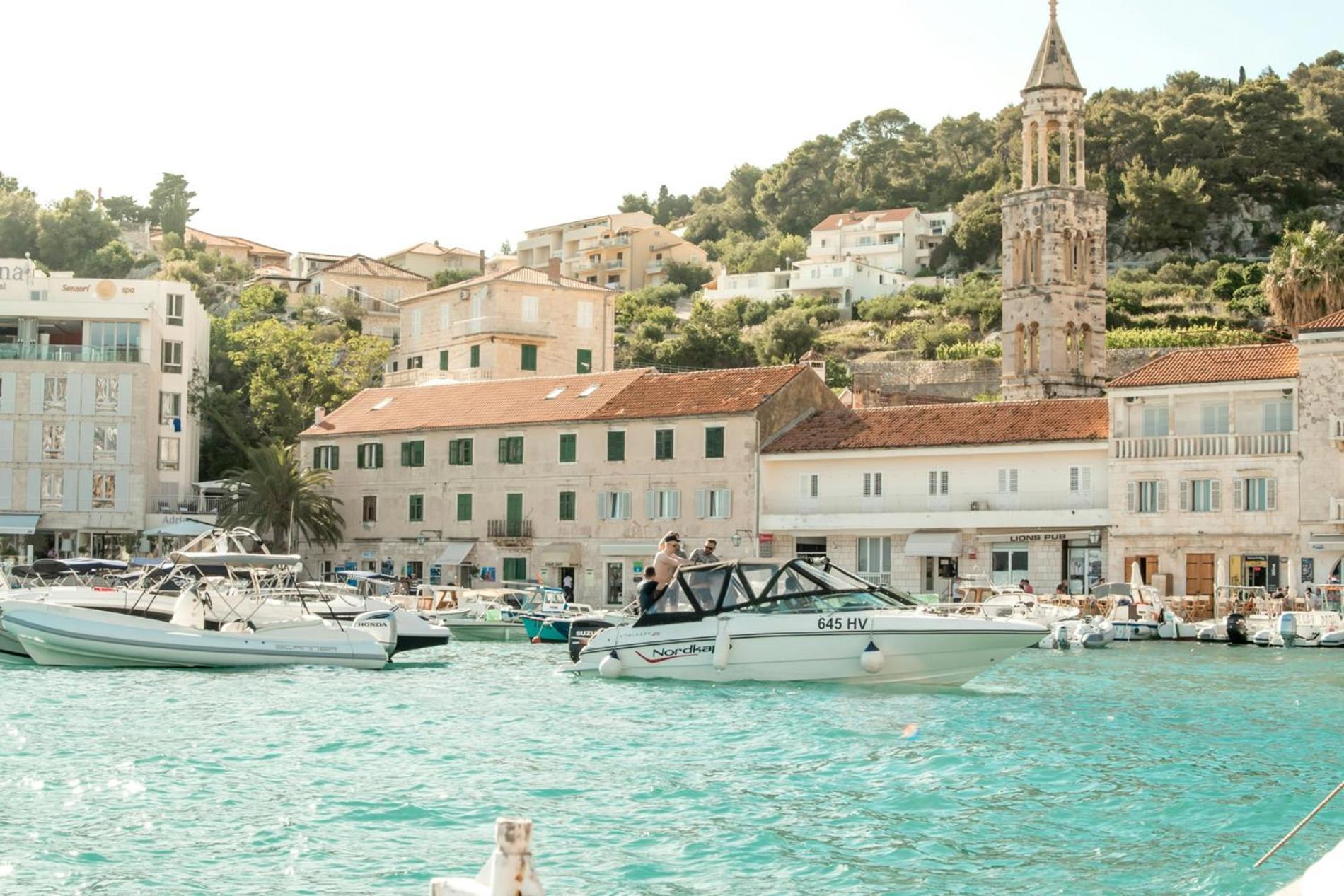 Jesliving Hvar - 2 Bedroom Elegant Apartment With Sea View In Historic Center Of Хвар Екстериор снимка