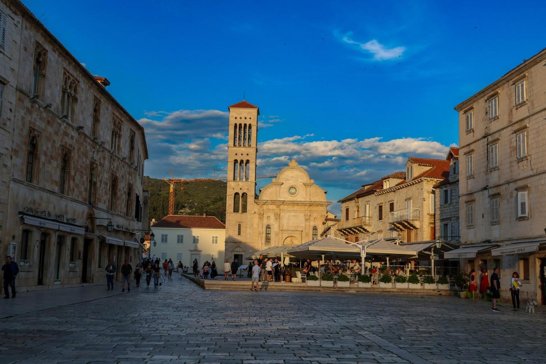Jesliving Hvar - 2 Bedroom Elegant Apartment With Sea View In Historic Center Of Хвар Екстериор снимка